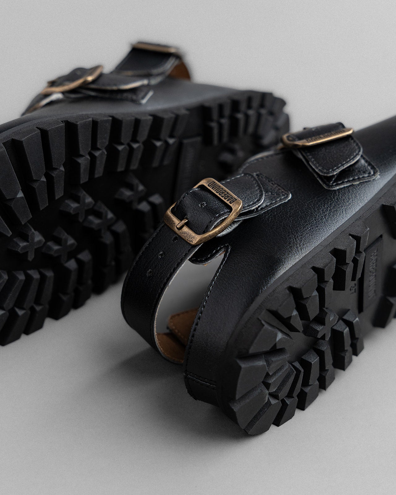 Ikaros Glaze - Barefoot Clog (Black)